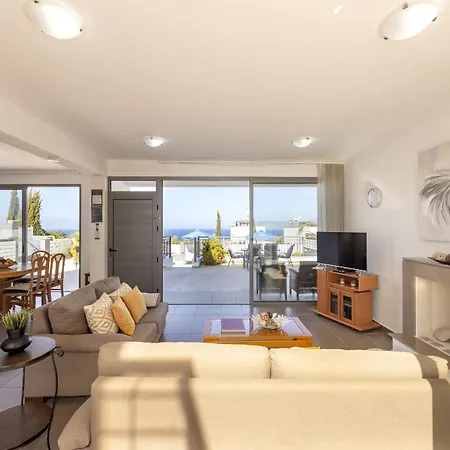 Lenias Sea View *