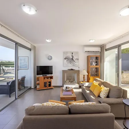 Lenias Sea View Villa *