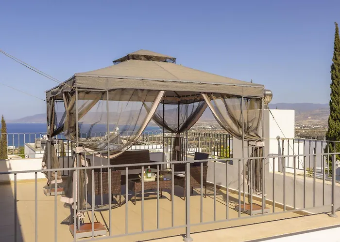 Lenias Sea View Villa *