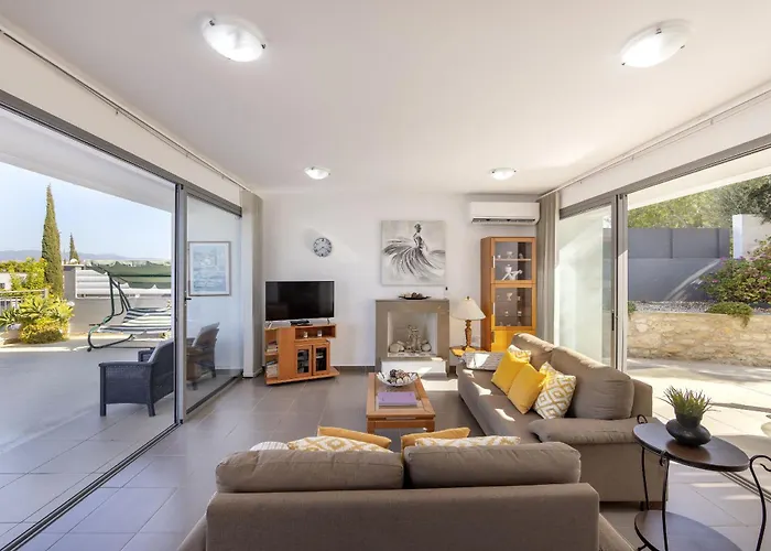 Lenias Sea View Villa *