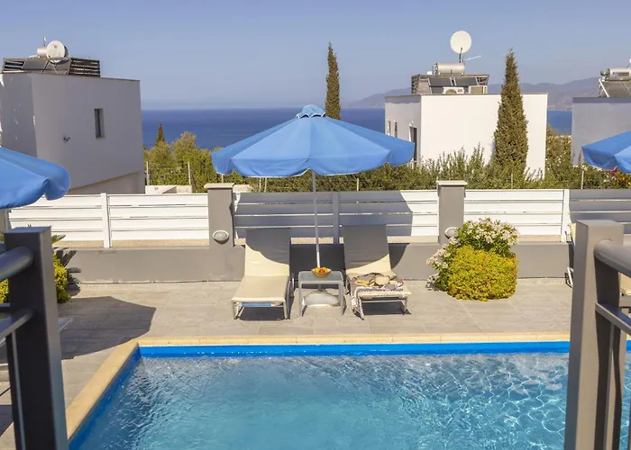 Lenias Sea View Villa *