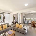Lenias Sea View Villa *