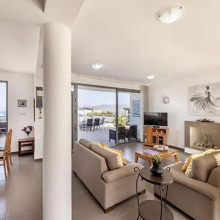 Lenias Sea View Villa *