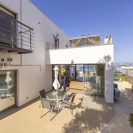 Lenias Sea View Villa *