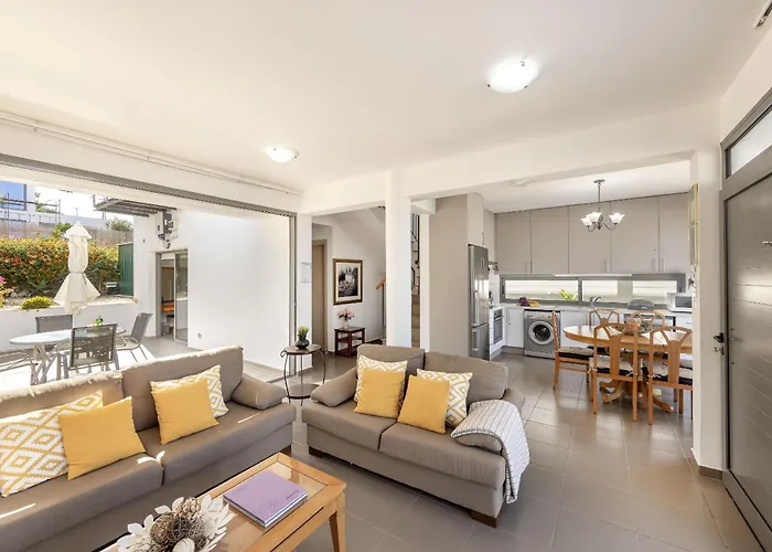 Lenias Sea View Vila *