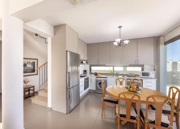 Lenias Sea View ヴィラ ネオ・チョリオ